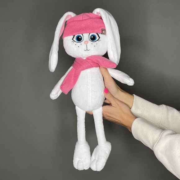 Мягкая игрушка "Зайка Эмми в шапке и шарфе" 25 см