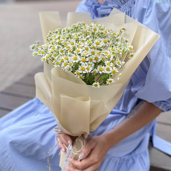 Букет из 9 кустовых ромашек (матрикарий)