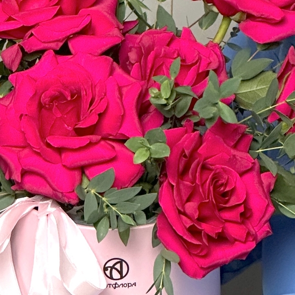 Шляпная коробка с французскими розами