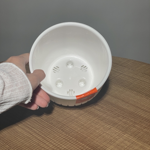 Кашпо пластик белое (В12 х Д13)