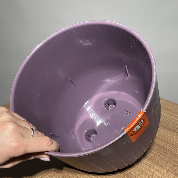 Кашпо пластик сливовый (В19х Д21)