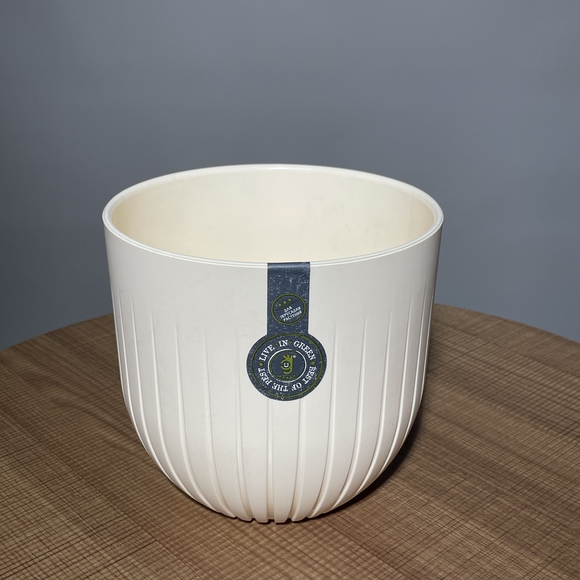 Кашпо пластик ванильный (В17х Д19)