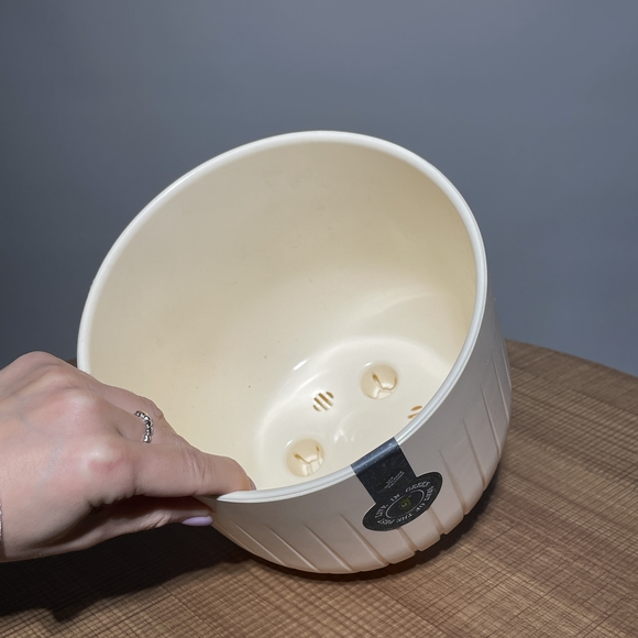 Кашпо пластик ванильный (В17х Д19)