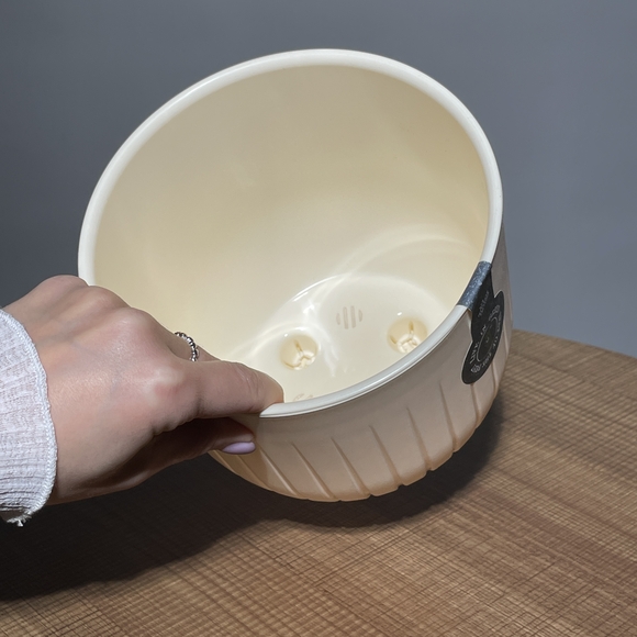 Кашпо пластик ванильный (В15х Д17)