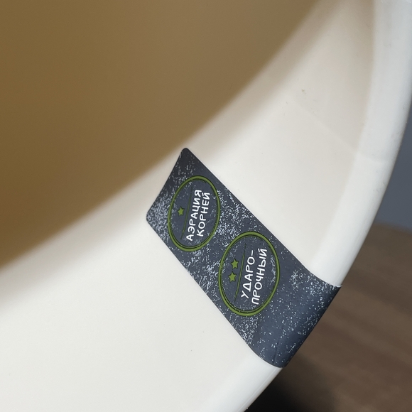 Кашпо пластик ванильный (В15х Д17)