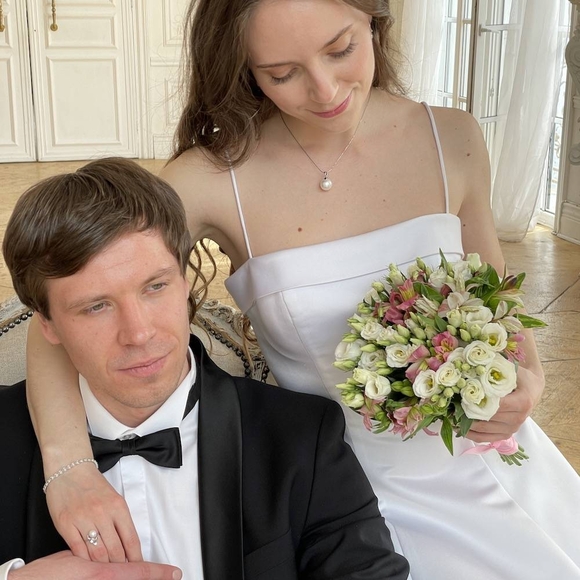 Букет невесты из лизиантуса (эустом) и альстромерии