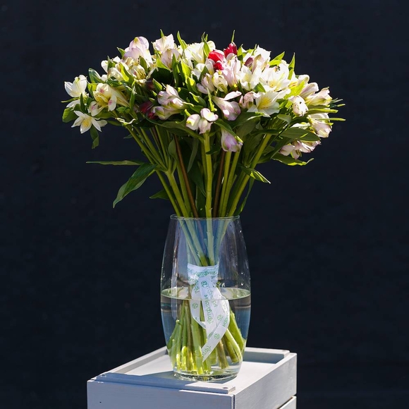 Набор 15 альстромерий микс и ваза