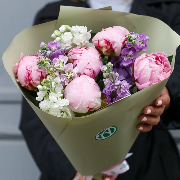 Букет из пионов и маттиолы микс - S