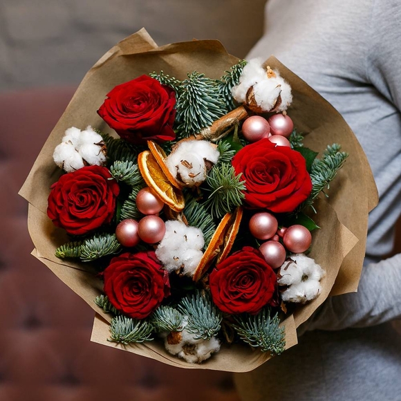Набор новогодний размер М с букетом-комплиментом, игрушкой и шариками