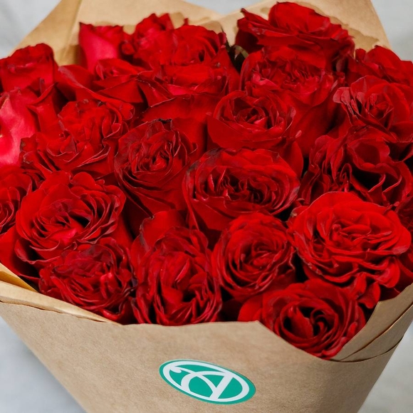 Букет из 25 красных роз 50 см (РФ)
