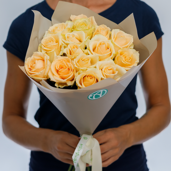 Букет из 15 кремовых роз 50 см (Россия)