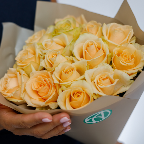 Букет из 15 кремовых роз 50 см (Россия)