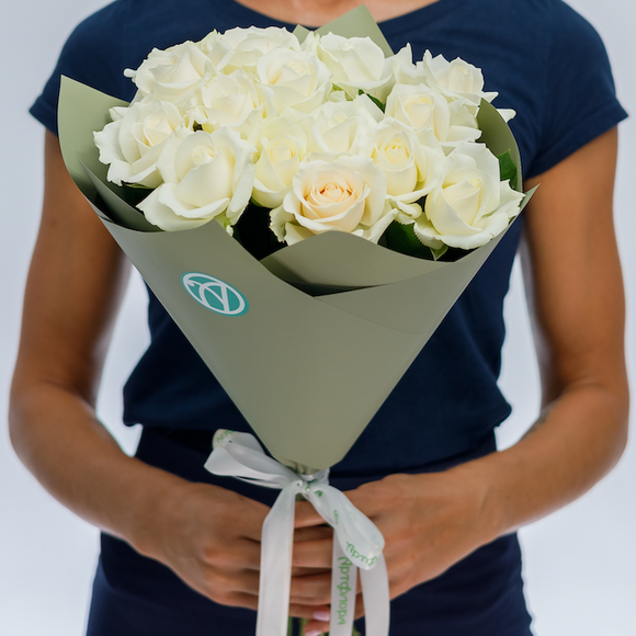 Букет из 15 белых роз 50 см (Россия)