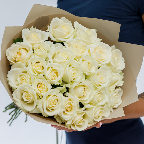 Букет из 25 белых роз 50 см (Россия)