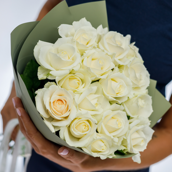 Букет из 15 белых роз 50 см (Россия)