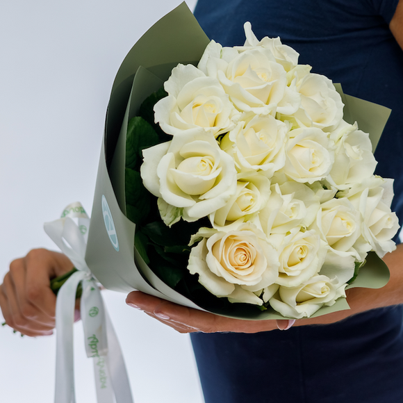 Букет из 15 белых роз 50 см (Россия)