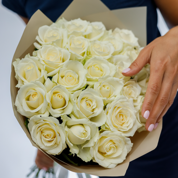 Букет из 25 белых роз 50 см (Россия)