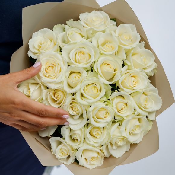 Букет из 25 белых роз 50 см (Россия)