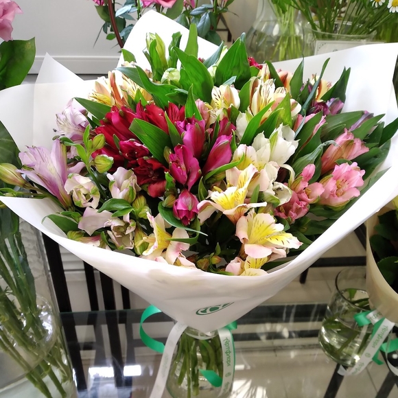 Букет из 15 Альстромерий микс