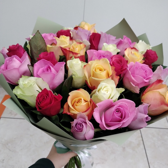 35 роз микс 50 см (Кения)