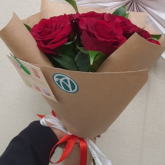 Алый букет-комплимент