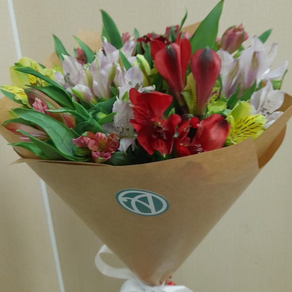 Букет из 9 альстромерий микс