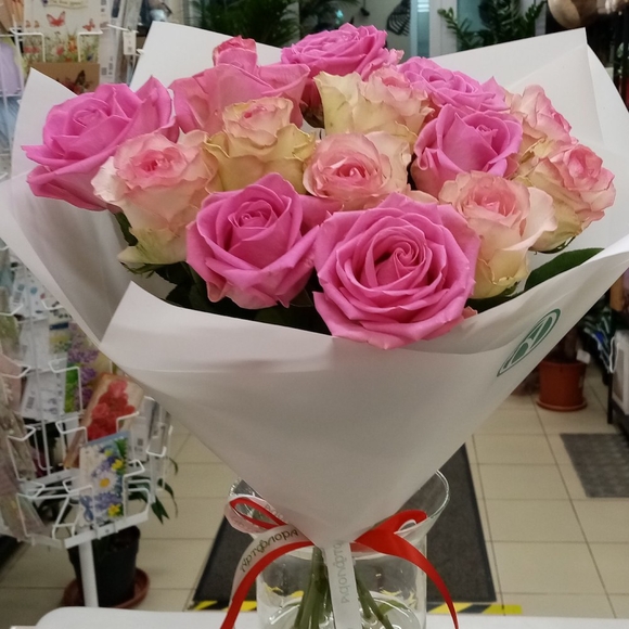 Букет из 15 роз розовый микс 50 см (Кения)