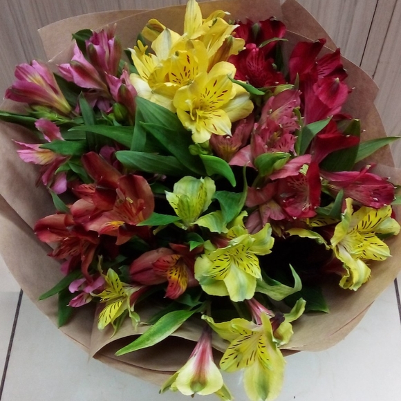 Букет из 9 альстромерий микс