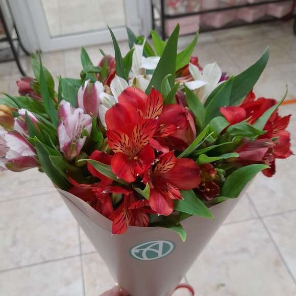 Букет из 9 альстромерий микс