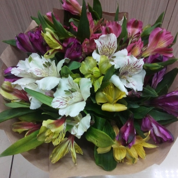 Букет из 9 альстромерий микс