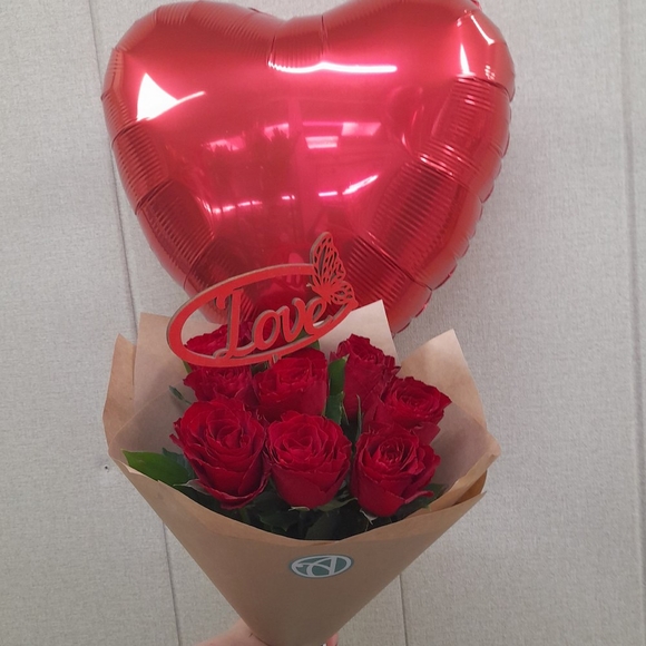 Набор размер S с букетом-комплиментом из роз Кения (50 см)