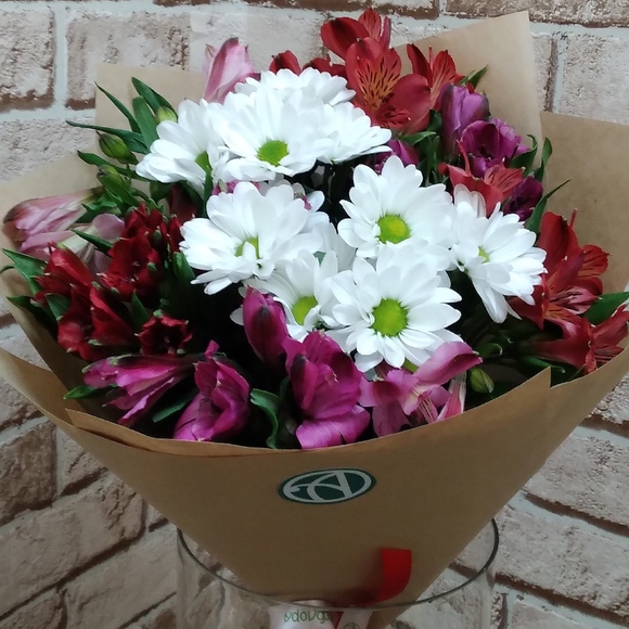 Букет из хризантемы кустовой и альстромерии- S