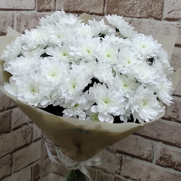 Букет из 9 белых кустовых хризантем