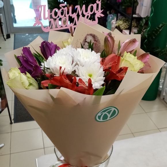 Букет из белых роз, хризантемы и альстромерии микс