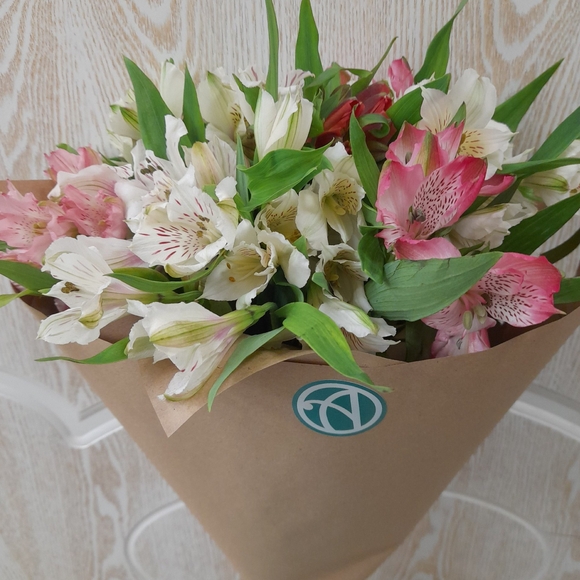 Букет из 9 альстромерий микс