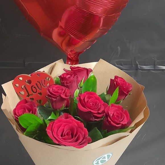 Набор размер S с букетом-комплиментом из роз Кения (50 см)