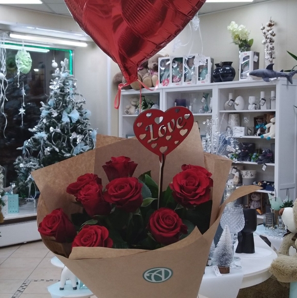 Набор размер S с букетом-комплиментом из роз Кения (50 см)