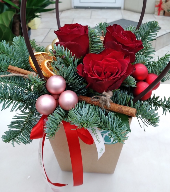 Новогодняя сумочка с красными кенийскими розами - S