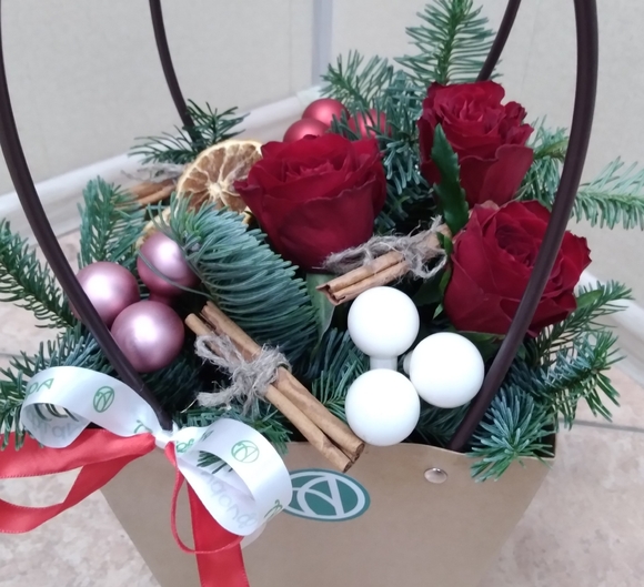 Новогодняя сумочка с красными кенийскими розами - S