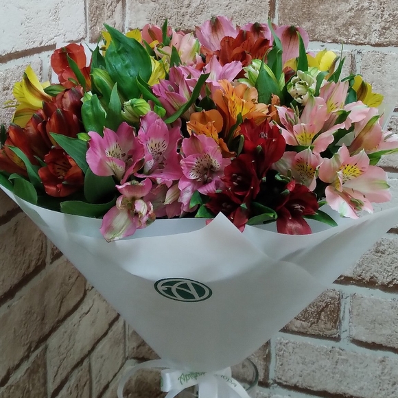 Букет из 15 Альстромерий микс