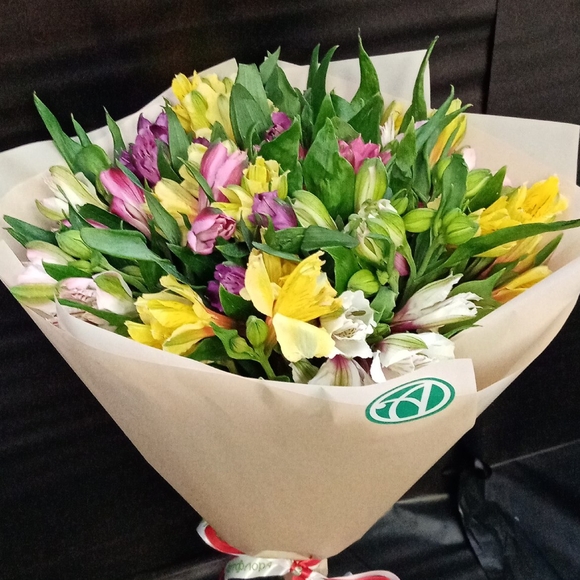 Букет из 9 альстромерий микс