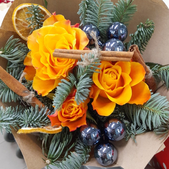 Новогодний букет-комплимент из оранжевых роз 50 см (Кения)