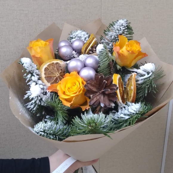 Новогодний букет-комплимент из оранжевых роз 50 см (Кения)