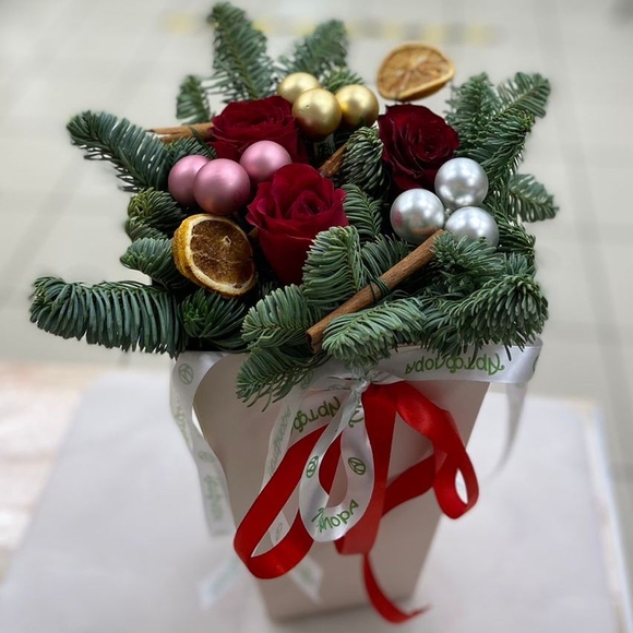 Новогодняя сумочка с красными кенийскими розами - S