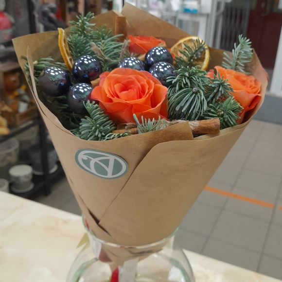 Новогодний букет-комплимент из оранжевых роз 50 см (Кения)