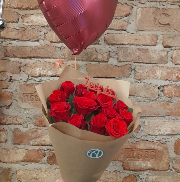 Набор размер M с букетом 15 роз Кения (50 см)