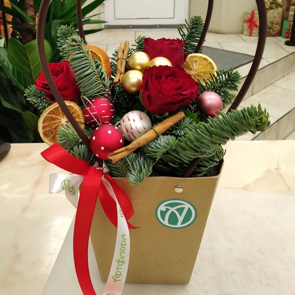 Новогодняя сумочка с красными кенийскими розами - S