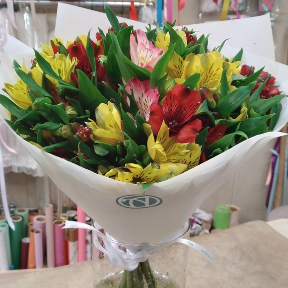 Букет из 15 Альстромерий микс