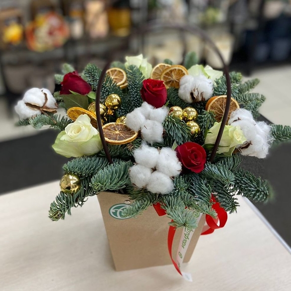 Новогодняя сумочка с красными кенийскими розами - L