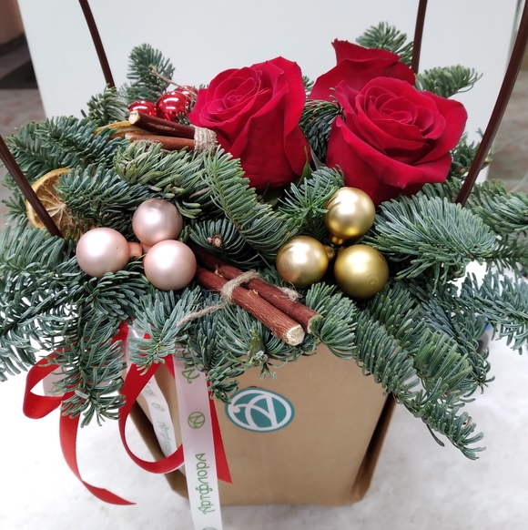 Новогодняя сумочка с красными кенийскими розами - S